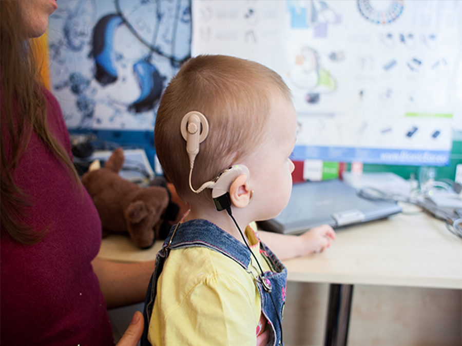 Қазақстанда жүздеген бала кохлеарлық имплантациядан кейін оңалтудан сәтті өтуде